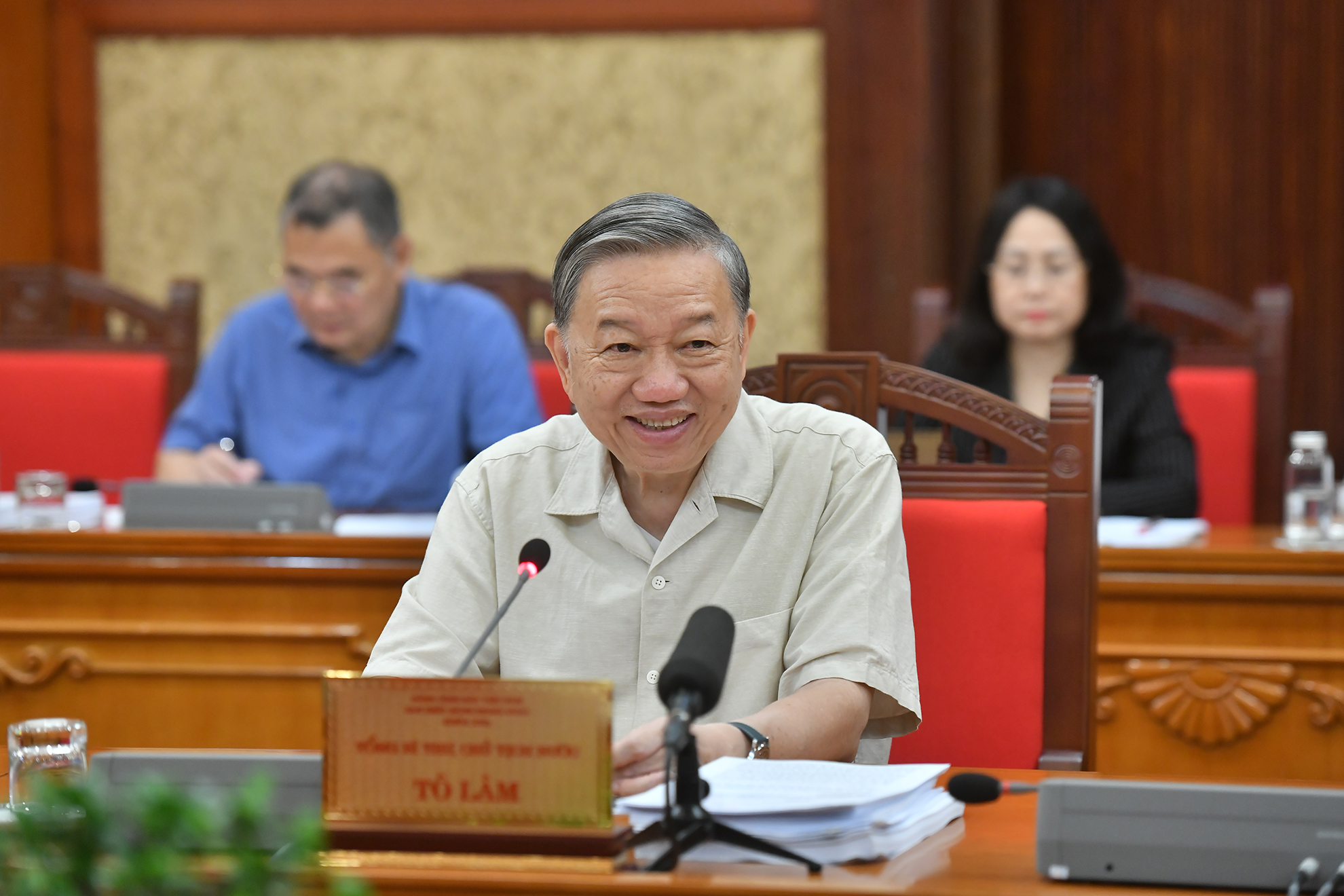 General Secretary and President To Lam chaired a Politburo meeting to give opinions on the draft Political Report to be submitted to the 14th National Party Congress.