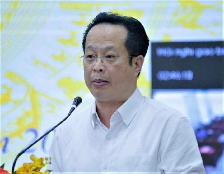 Director of Hanoi Department of Education and Training Tran The Cuong speaks at the conference to deploy tasks at the beginning of the 2023-2024 school year. (Photo: T.N)