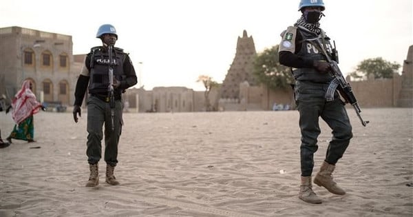 Soldiers from many countries withdraw from Mali