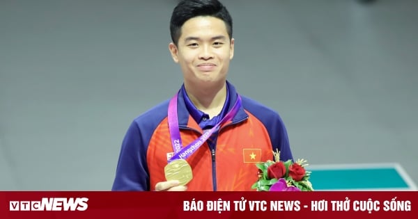 ASIAD 19 champion Pham Quang Huy was honored