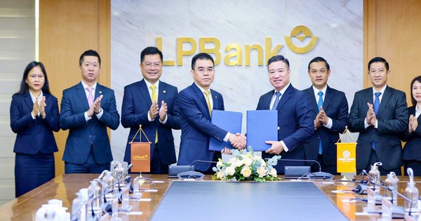 وقع بنك LPBank وشركة Hung Thinh Corporation عقد ائتمان بقيمة 5000 مليار دونج