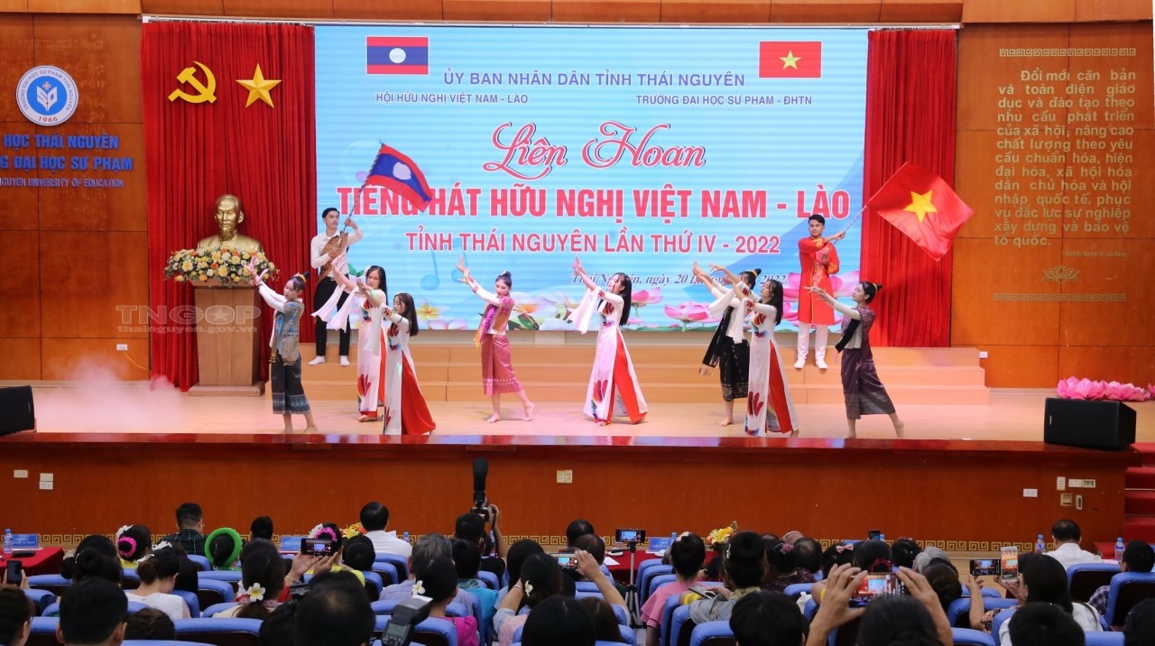 Liên hoan tiếng hát hữu nghị Việt Nam-Lào: âm nhạc gắn kết trái tim hai dân tộc Liên hoan tiếng hát hữu nghị Việt Nam-Lào: âm nhạc gắn kết trái tim hai dân tộc