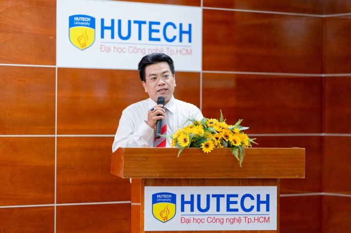 Incubating HUTECH student startup projects - 1