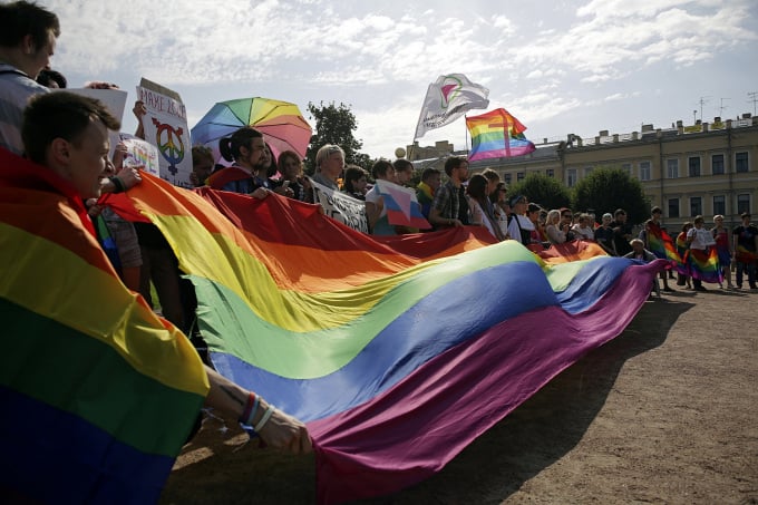 សហគមន៍ LGBT តវ៉ានៅ St. Petersburg ប្រទេសរុស្ស៊ីក្នុងឆ្នាំ 2017 ។ រូបថត៖ Reuters