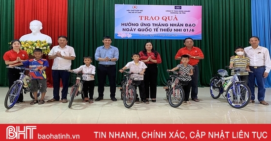 Formosa Hà Tĩnh trao quà, khám chữa bệnh cho trẻ em nghèo