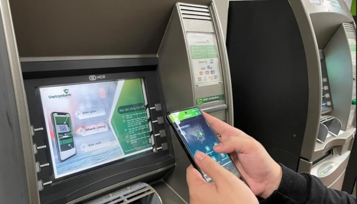 5 pasos para retirar dinero de un cajero automático mediante una tarjeta de identificación ciudadana con chip incorporado