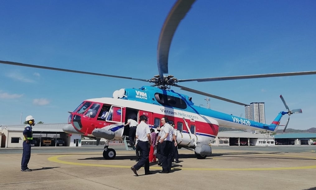 Aviones y lanchas rápidas llevan los exámenes de graduación a la isla