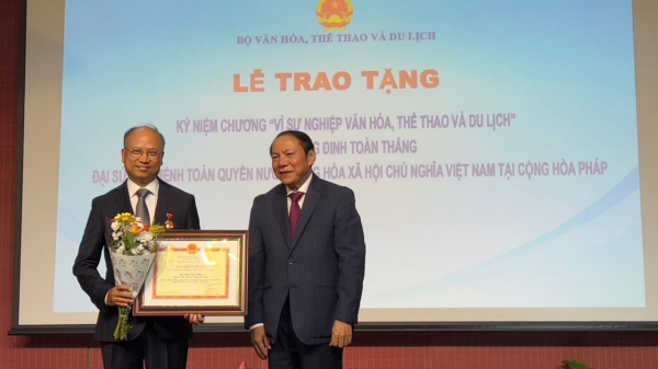 Ambassador Dinh Toan Thang was awarded the Medal "For the cause of culture"