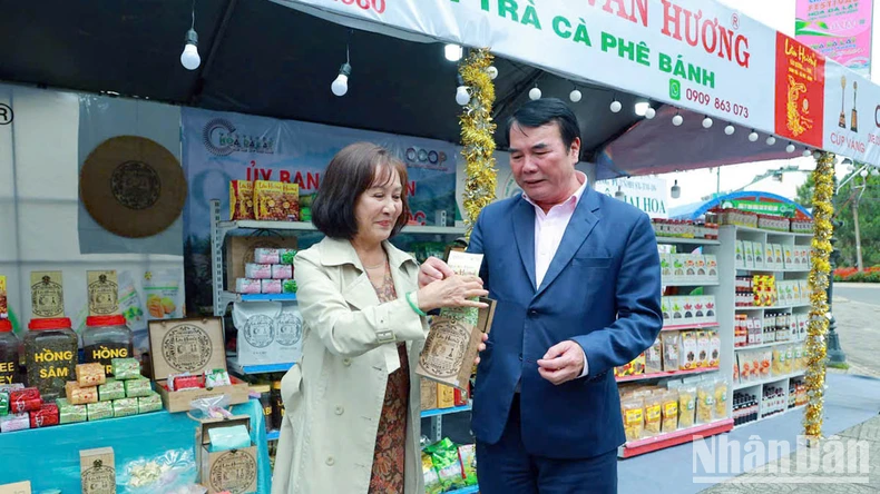Experience the street of wine, tea, coffee and specialties of Da Lat - Lam Dong photo 4