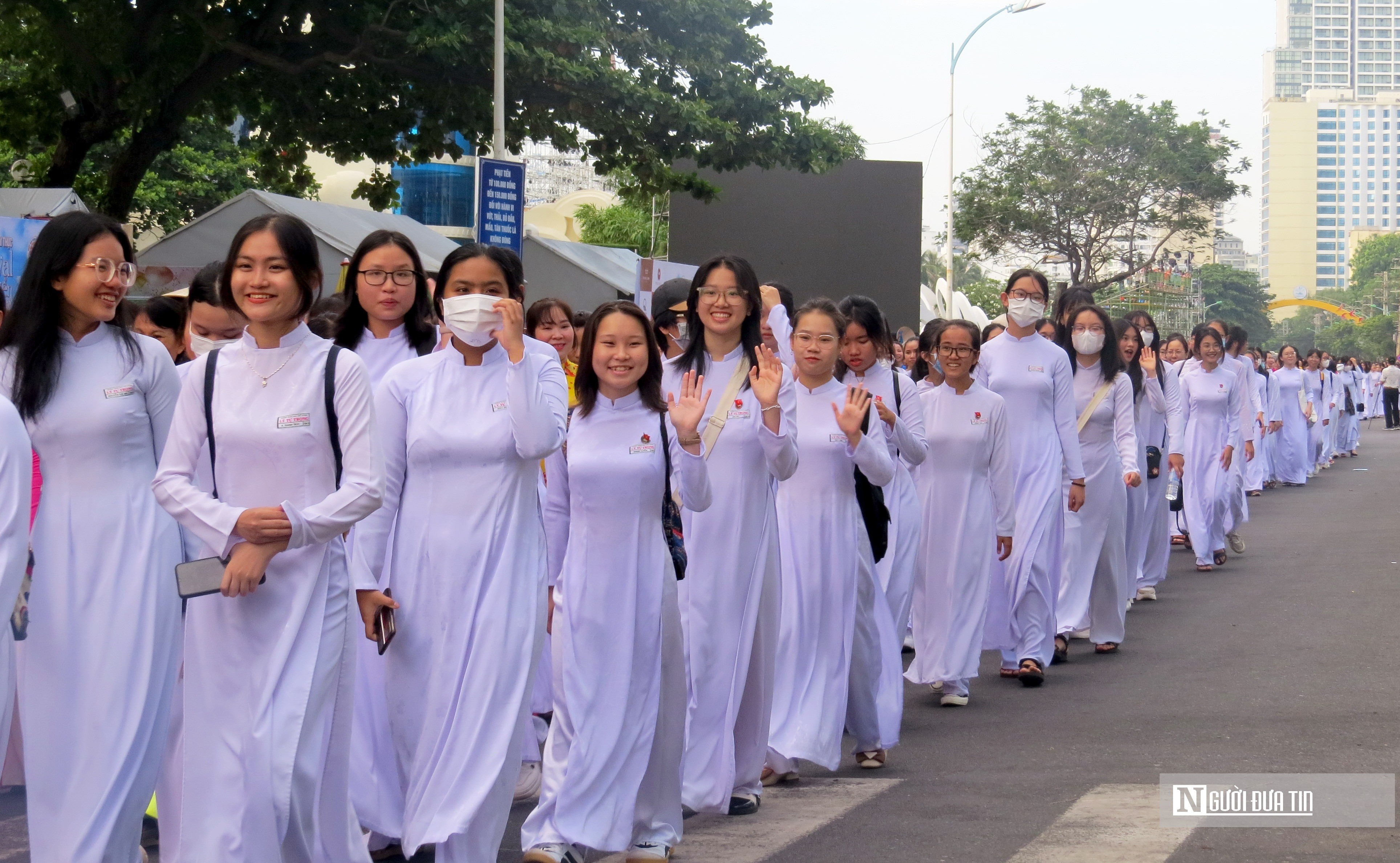 กิจกรรม - สตรีชาว Khanh Hoa กว่า 6,000 คน ร่วมเดินขบวนเพื่อเป็นเกียรติแก่ชุด Ao Dai บนท้องถนน (ภาพที่ 11)