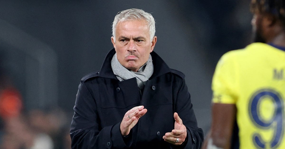 Mourinho trên đường trở lại giải Ngoại hạng Anh giữa cơn bão sa thải HLV