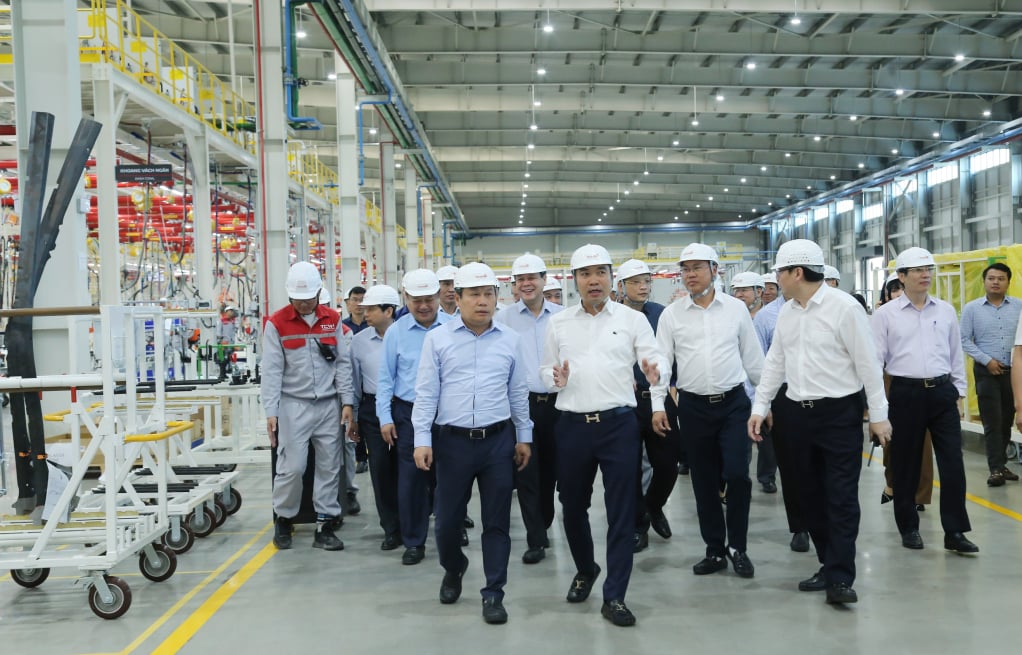 Le secrétaire du Parti provincial de Quang Ninh inspecte le projet d'usine automobile Thanh Cong Viet Hung