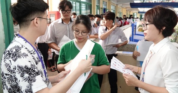 Sáng lọt đề văn, chiều 'tuồn' đề toán