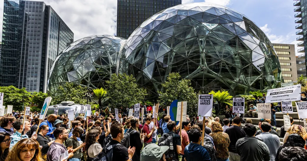 Empleados de Amazon protestan contra el regreso a la oficina