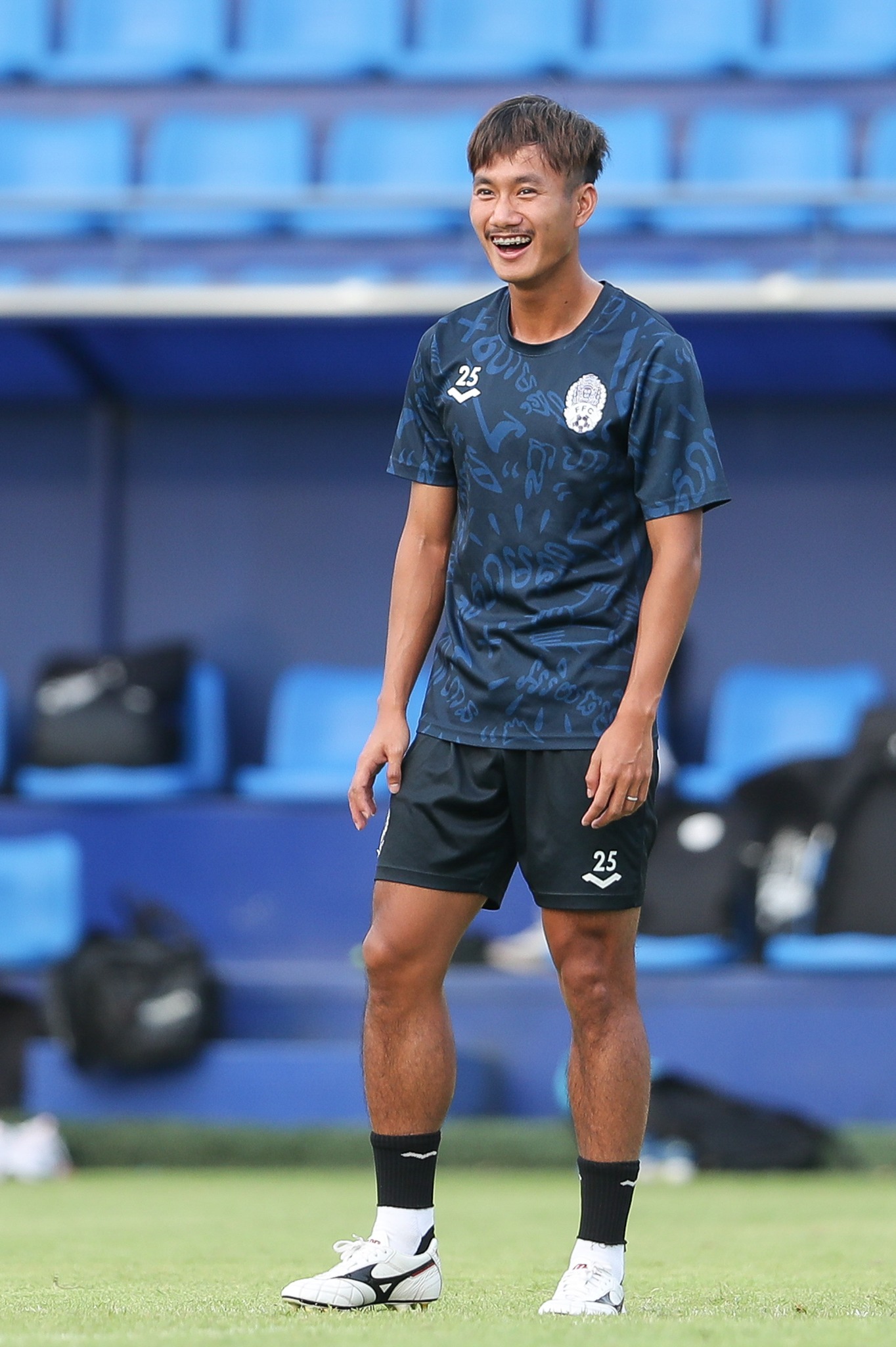 Cầu thủ con cưng của HLV Keisuke Honda ở U.22 Campuchia dự SEA Games 32 là ai? - Ảnh 2.