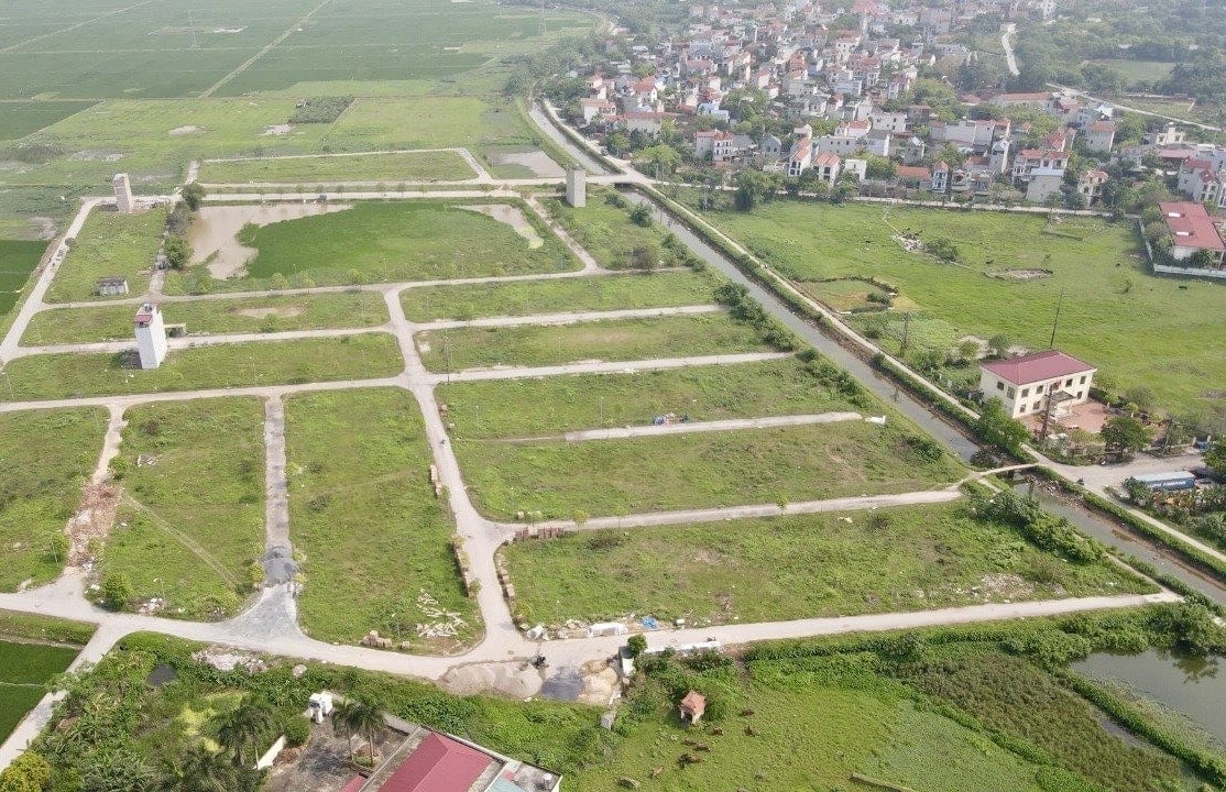 Historias paralelas del aplazamiento de la subasta de tierras de Ha Dong