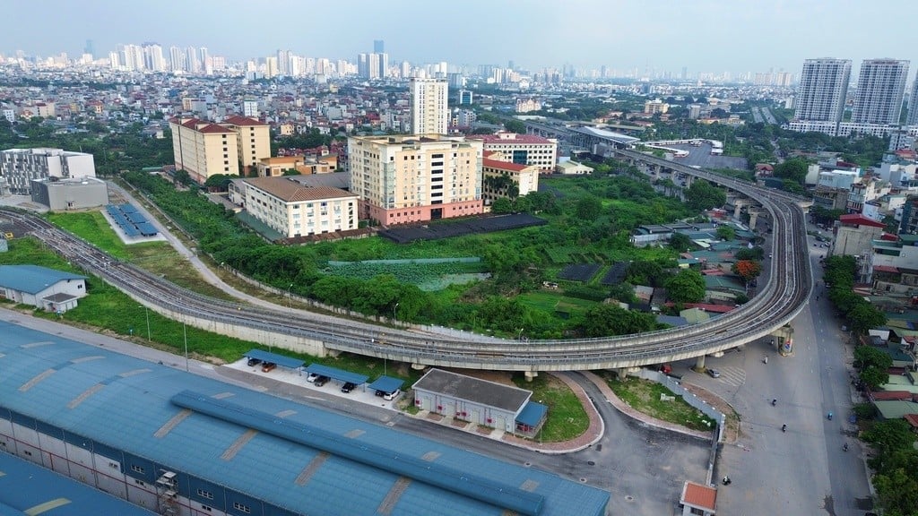 10 Züge auf der Strecke Nhon – Bahnhof Hanoi sind nach vielen Jahren des Wartens fahrbereit. Foto 9