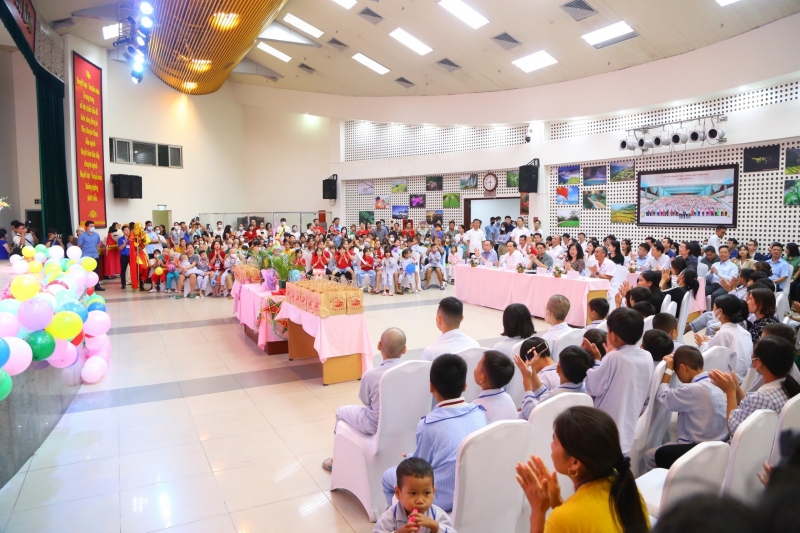 Niños que reciben tratamiento en el Instituto Nacional de Hematología y Transfusión de Sangre celebran el Festival del Medio Otoño 2023