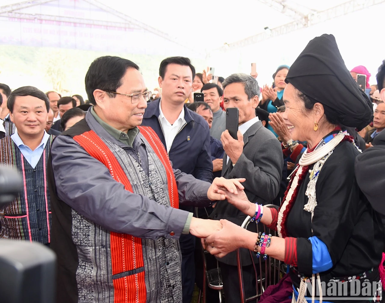 [Foto] Der Premierminister feiert den Großen Tag der Solidarität mit der ethnischen Bevölkerung der Provinz Lai Chau. Foto 14