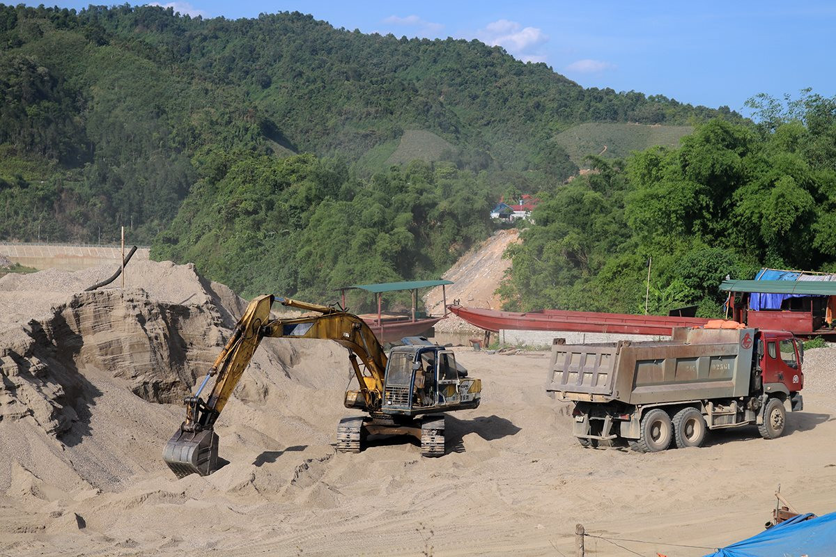 Khai thác khoáng sản gắn với giảm nghèo bền vững