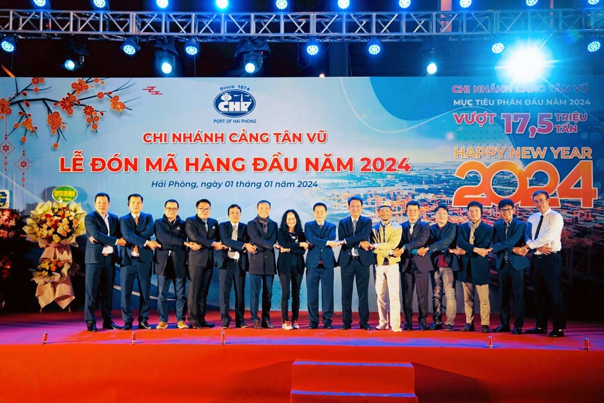 Les dirigeants du port de Hai Phong ont exprimé leur unanimité et se sont efforcés d'atteindre l'objectif en 2024. Photo : Portail de la ville de Hai Phong