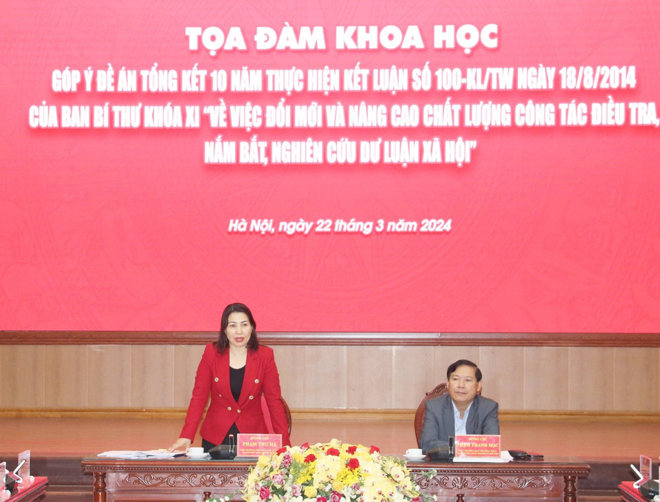 Directeur de l'Institut d'opinion publique Association (Département central de la propagande) Pham Thu Ha et Adjoint Chef permanent du département de la propagande du comité du parti de la ville de Hanoi Animé par Pham Thanh Hoc Discussion.