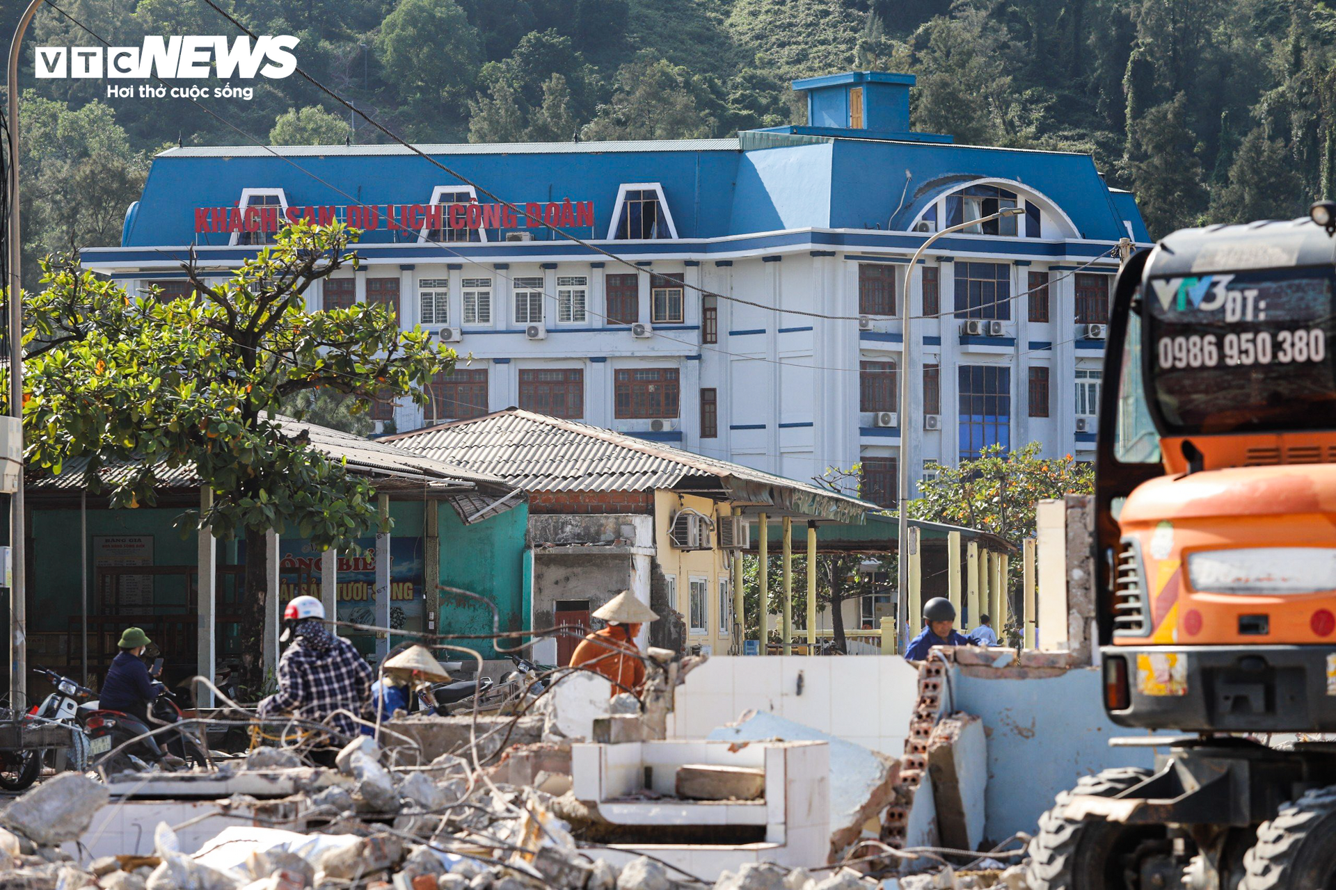 Abriss von fast 50 Kiosken, die den schönsten Strand in Ha Tinh blockieren - 2