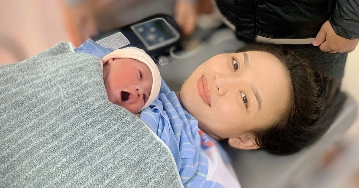 Girl shows off receiving 150 million VND maternity allowance, netizens rush to "ask for luck"