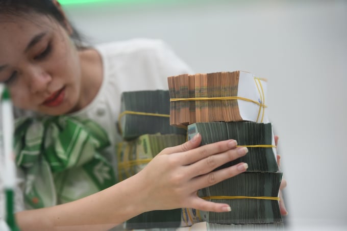 Transaction at a bank branch in Ho Chi Minh City, November 2022. Photo: Thanh Tung