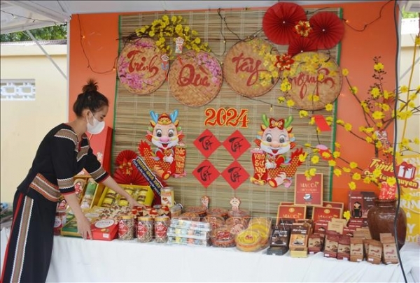 Le marché de Buon Ma Thuot attire les touristes pour visiter et faire du shopping