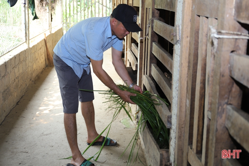 Dorfvorsteher in Ha Tinh gibt den Menschen „Vorschuss“ für den Bau neuer ländlicher Gebiete