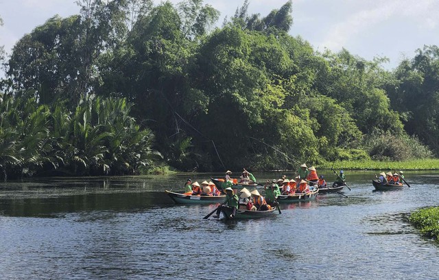 Famtrip các điểm du lịch sinh thái gắn với bảo tồn đa dạng sinh học tỉnh Quảng Nam - Ảnh 1.