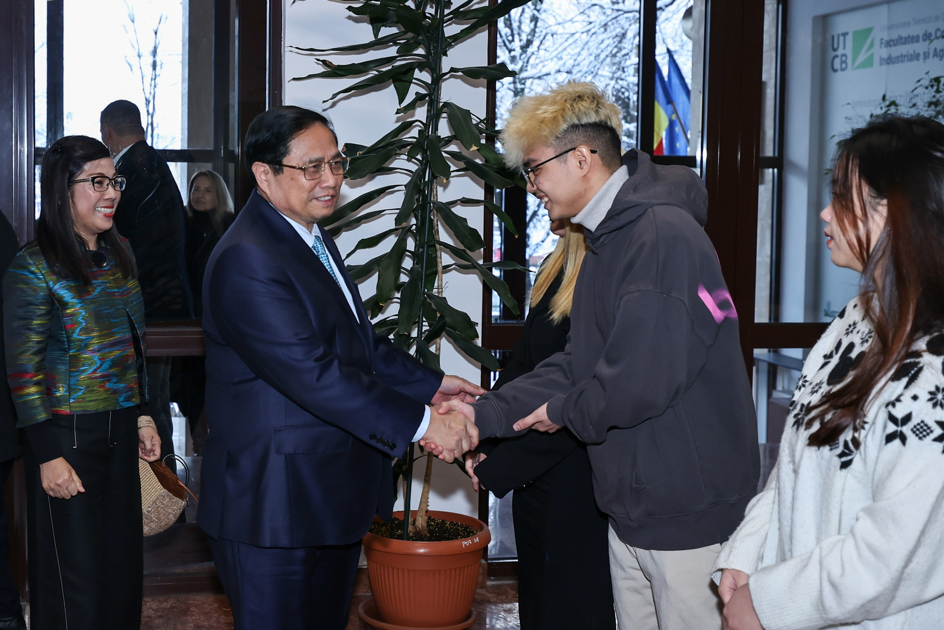 Thủ tướng Phạm Minh Chính thăm, làm việc tại Đại học Kỹ thuật Xây dựng Bucharest - Ảnh 2.