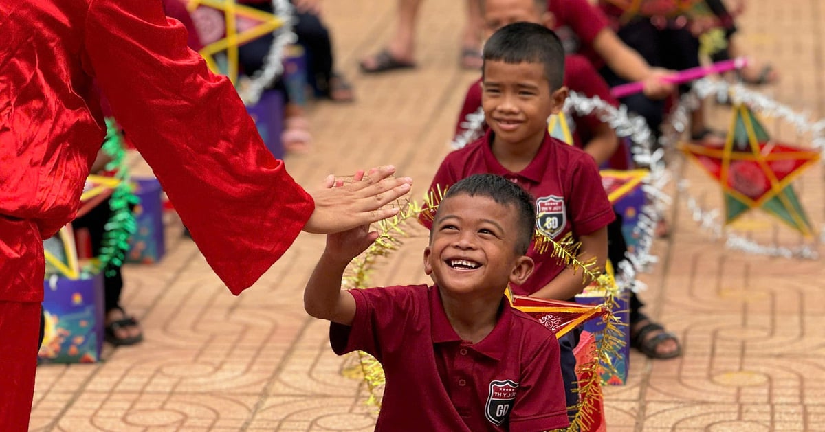 Trung ương Đoàn trao quà trung thu cho thiếu nhi khó khăn ở Tây Nguyên