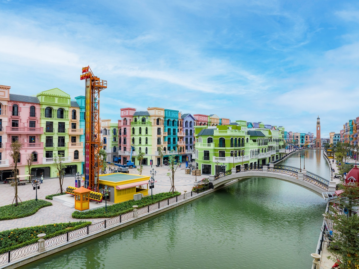 Venice card market index before the opening day of Mega Grand World Hanoi image 1