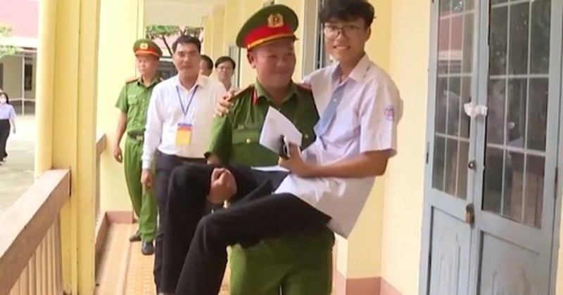 La policía de Dak Nong traslada a una víctima de accidente al examen de graduación de la escuela secundaria