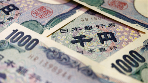 Japanese Yen Continues Downtrend in Weekend Session