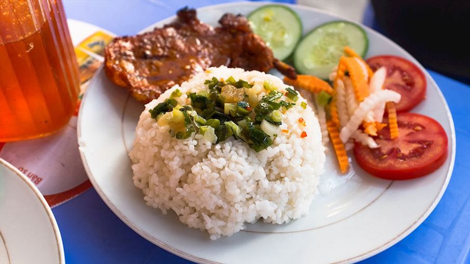 Broken rice ranked 3rd in the top 100 most delicious dishes in the world announced by Taste Atlas in May 2023. Photo: Taste Atlas