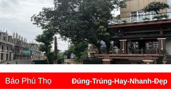 Thanh Cong and Tien Phong streets, Tien Cat ward, flooded due to heavy rain.