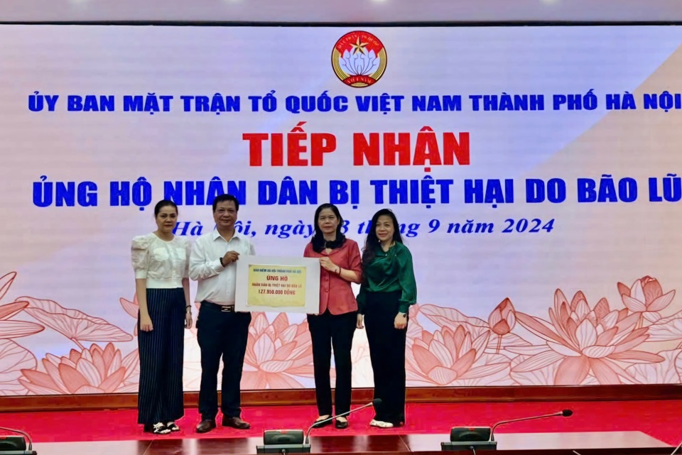 Lãnh đạo Ủy ban Mặt trận Tổ quốc Việt Nam TP tiếp nhận ủng hộ Nhân dân bị thiệt hại do bão lũ từ các cơ quan, tổ chức, cá nhân trong ngày 13/9