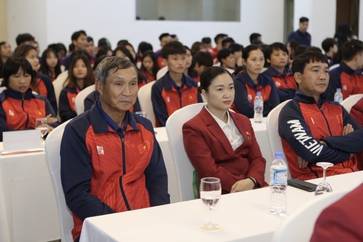 Mitglieder der vietnamesischen Sportdelegation bei der 19. ASIAD-Abschiedszeremonie.