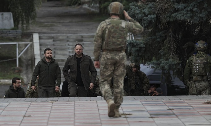 Mr Yermak and President Zelensky in Izyum, northeastern Ukraine, last year. Photo: Anadolu Agency