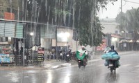 ホーチミン市では広範囲にわたり季節外れの雨が降りそうだ