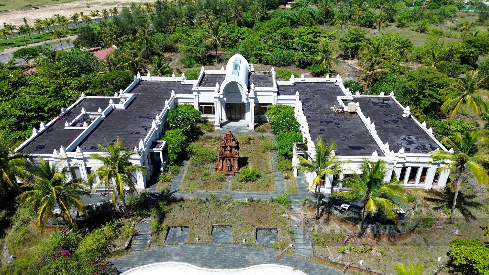 Resort ven biển 12 triệu USD bỏ hoang ở ven biển Đà Nẵng- Ảnh 3.