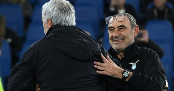 AS Roma hòa thất vọng Lazio, HLV Mourinho và HLV Sarri bất ngờ trở nên thân mật