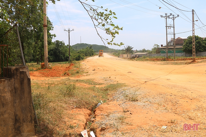 2 hộ không chấp thuận giải phóng mặt bằng, tuyến đường gần 7km đang “đứt đoạn”