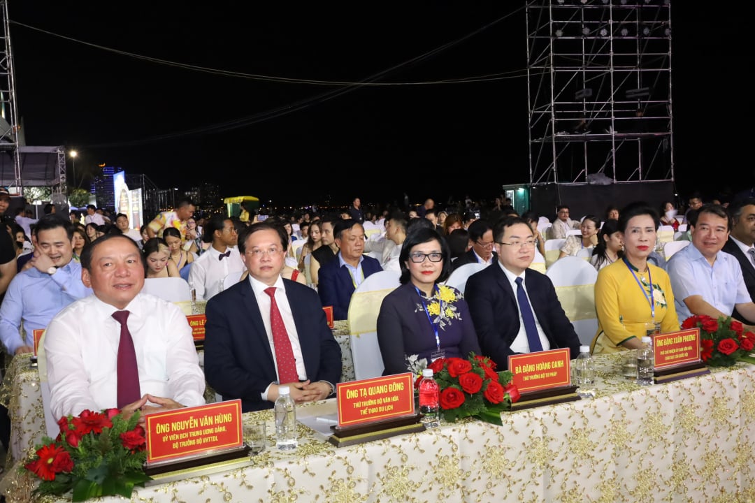 Al gran festival de música asistieron dirigentes del Ministerio de Cultura, Deportes y Turismo, así como de ministerios centrales y dependencias.