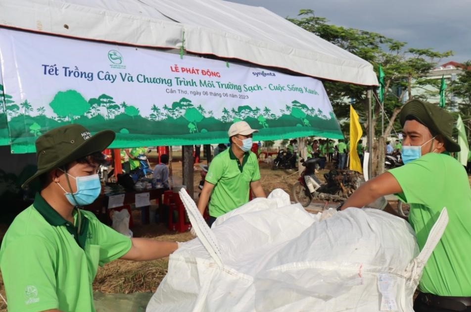 Trồng cây xanh, thu gom rác thải bao bì vì “Môi trường sạch – Cuộc sống xanh”