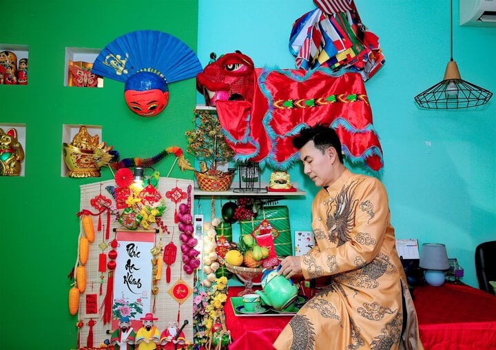 Doan Truong តុបតែងផ្ទះរបស់គាត់ដើម្បីបំបាត់ទុក្ខសោករបស់គាត់។