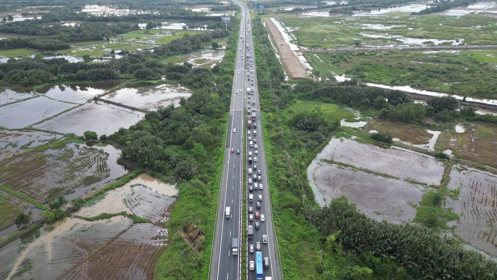 Sửa cầu Long Thành, cao tốc TPHCM - Dầu Giây và quốc lộ 51 kẹt xe kéo dài - 3